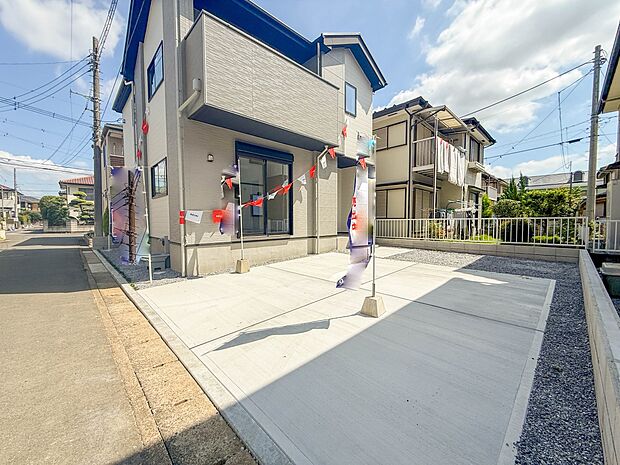 【駐車場】日々の暮らしにマイカーが必要。そんな方は物件の購入条件に駐車場は必須です。通勤に、家族のお迎えに、お買物に、おでかけに、クルマライフを楽しみたい方に。