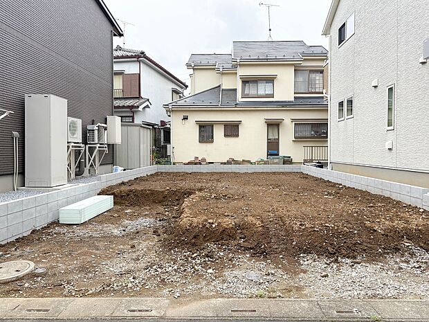 【外観】家は一生のお買物。自分ならではの家族ならではの、家にしたい。書斎を設ける。子どものプレイングルームを設ける。趣味のオーディオルームを設置する。夢を追うオンリーワンの家です。