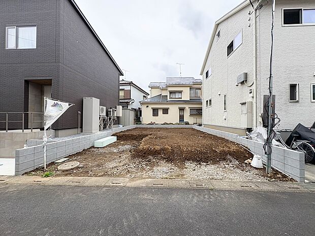 【前面道路】車の通行が少ないので、静かな住環境を維持することができます。