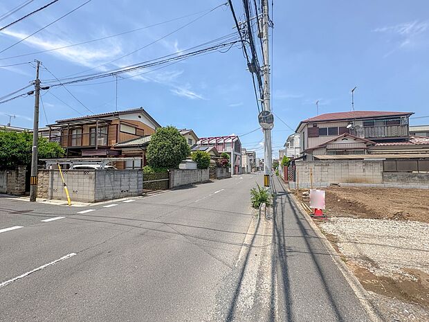 【前面道路】こちらの物件が少しでも気になるようでしたら、お気軽にお問合せください。人生でいちばん大きなお買い物ですので、ゆっくりご見学ください。ネット上の画像と実際の見学では、リアル感がまる…