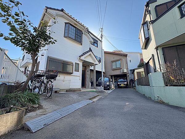 【外観】こちらの物件に少しでもご興味がありましたら、お気軽にお電話下さい。ネット上で「見えない物」「わからない事」でも、実際にご見学いただくことで、手に取るようにおわかりいただけるはずです。…
