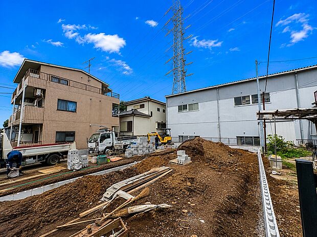 【駐車場】毎日の生活にマイカーが必須という方は、購入を検討する際、駐車場があることは大事な条件です。毎日の通勤や家族の送迎、買い物やお出かけなどクルマのある暮らしを満喫したい方は要チェック。…