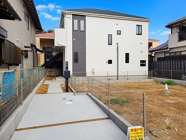 【駐車場】毎日の生活にマイカーが必須という方は、購入を検討する際、駐車場があることは大事な条件です。毎日の通勤や家族の送迎、買い物やお出かけなどクルマのある暮らしを満喫したい方は要チェック。…