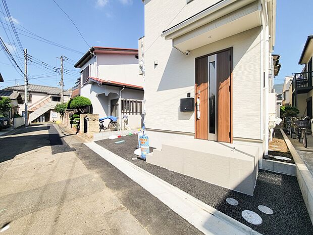 【外観】こちらの物件が少しでも気になるようでしたら、お気軽にお問合せください。人生でいちばん大きなお買い物ですので、ゆっくりご見学ください。ネット上の画像と実際の見学では、リアル感がまるで違…