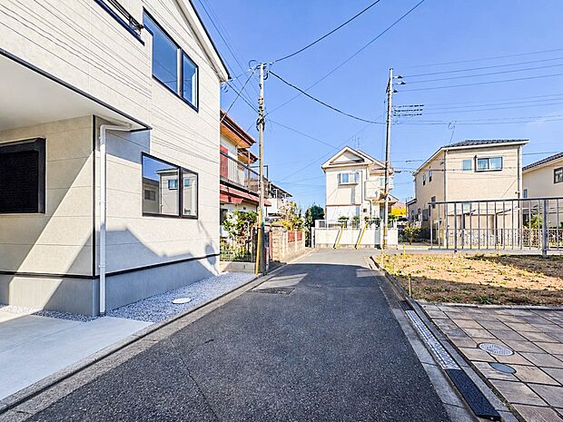 【前面道路4ｍ】車の通行が少ないので、静かな住環境を維持することができます。