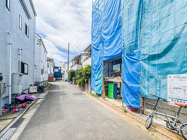 【前面道路4m】車の通行が少ないので、静かな住環境を維持することができます。