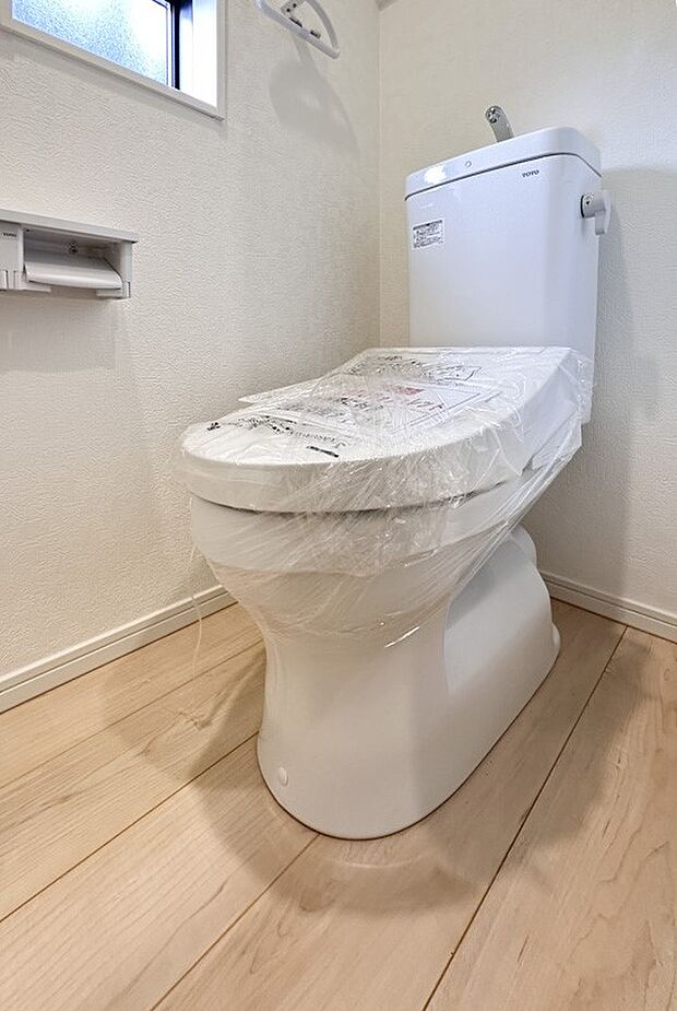 【トイレ】トイレ・ウォシュレット付。快適で衛生的な洗浄機能付温水シャワートイレです。