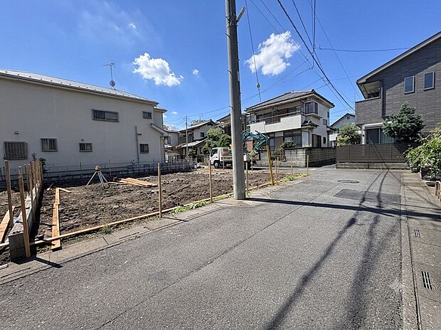1号棟【前面道路】車の通行が少ないので、静かな住環境を維持することができます。
