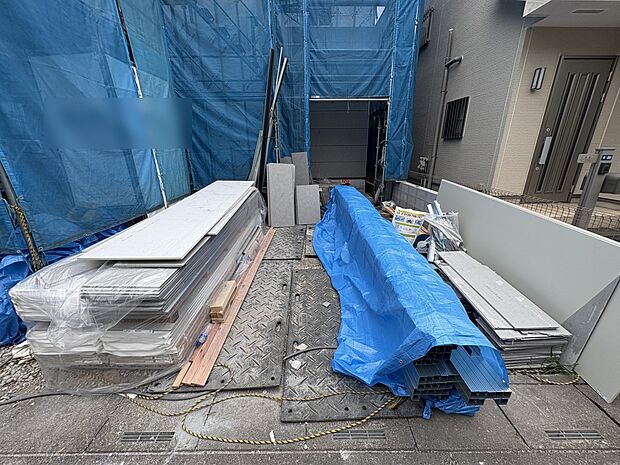 1号棟【駐車場】ゆったりとした駐車スペースを確保。大きめのお車でもOK。