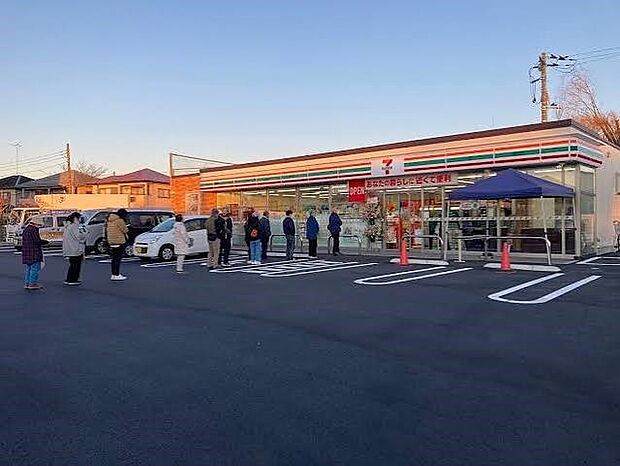 コンビニ 550m セブン-イレブン 上尾東町3丁目店(セブン-イレブン 上尾東町3丁目店 徒歩8分)