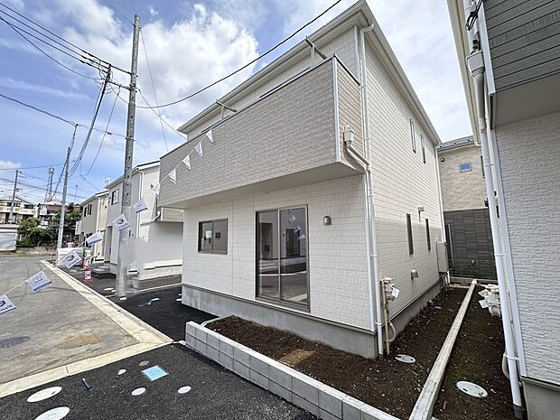 【外観】こちらの物件が少しでも気になるようでしたら、お気軽にお問合せください。人生でいちばん大きなお買い物ですので、ゆっくりご見学ください。ネット上の画像と実際の見学では、リアル感がまるで違…