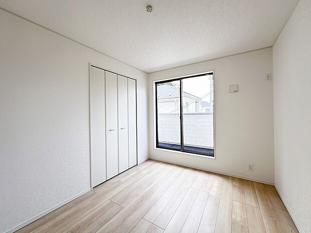 【洋室】充実した生活は伸びやかな居室空間から始まります。快適に・伸びやかに。心の潤いを求める方々へ。