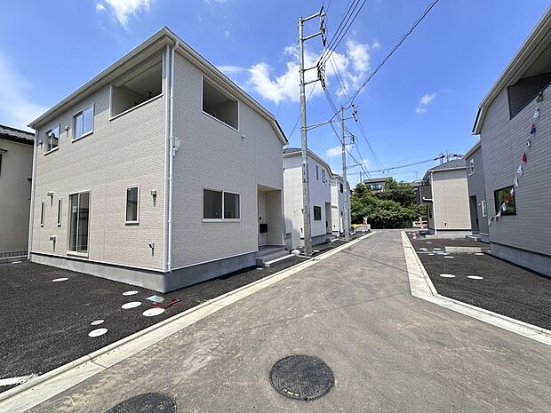【前面道路】車の通行が少ないので、静かな住環境を維持することができます。