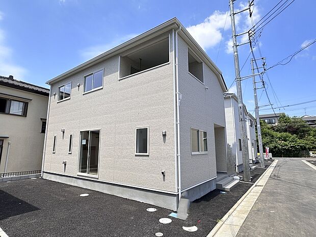 【外観】こちらの物件が少しでも気になるようでしたら、お気軽にお問合せください。人生でいちばん大きなお買い物ですので、ゆっくりご見学ください。ネット上の画像と実際の見学では、リアル感がまるで違…