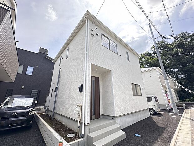 【外観】こちらの物件が少しでも気になるようでしたら、お気軽にお問合せください。人生でいちばん大きなお買い物ですので、ゆっくりご見学ください。ネット上の画像と実際の見学では、リアル感がまるで違…