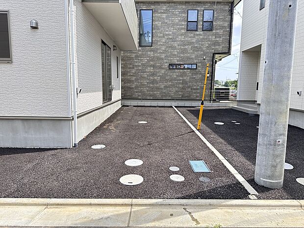 【駐車場】日々の暮らしにマイカーが必要。そんな方は物件の購入条件に駐車場は必須です。通勤に、家族のお迎えに、お買物に、おでかけに、クルマライフを楽しみたい方に。