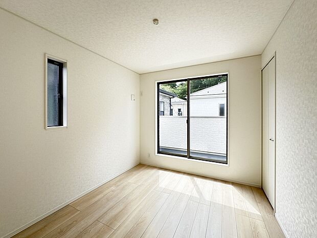 【洋室】充実した生活は伸びやかな居室空間から始まります。快適に・伸びやかに。心の潤いを求める方々へ。