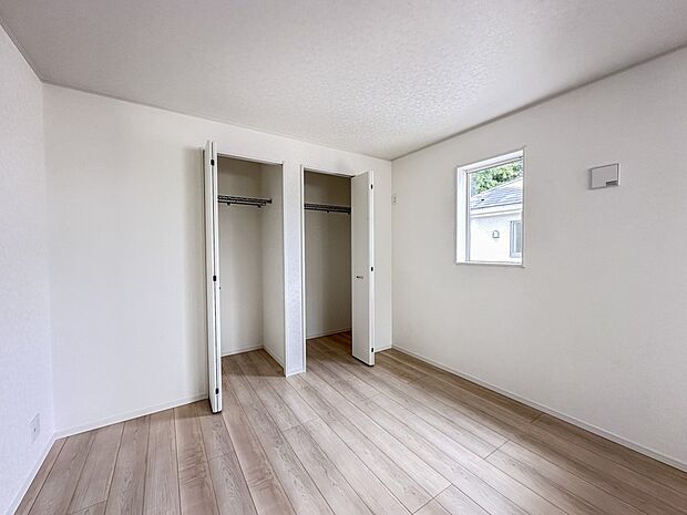 【収納】各部屋を最大限に広く使って頂ける様、全居住スペースに収納付。プライベートルームはゆったりと快適に。