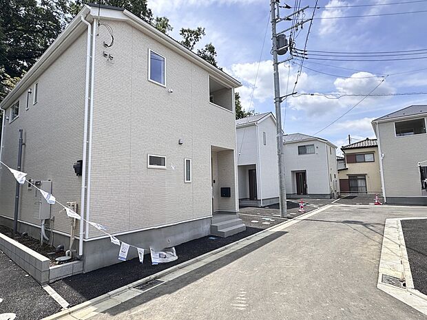 【前面道路】車の通行が少ないので、静かな住環境を維持することができます。