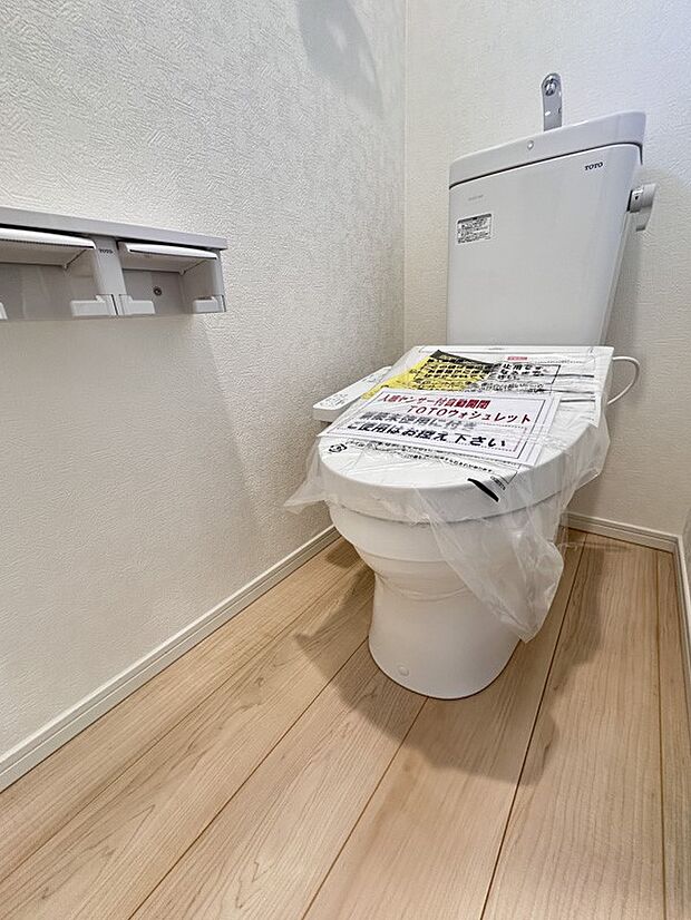 【トイレ】トイレ・ウォシュレット付。快適で衛生的な洗浄機能付温水シャワートイレです。