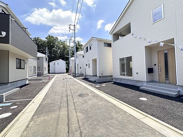 【前面道路】車の通行が少ないので、静かな住環境を維持することができます。