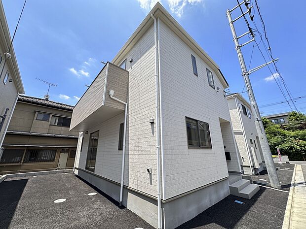 【外観】こちらの物件が少しでも気になるようでしたら、お気軽にお問合せください。人生でいちばん大きなお買い物ですので、ゆっくりご見学ください。ネット上の画像と実際の見学では、リアル感がまるで違…