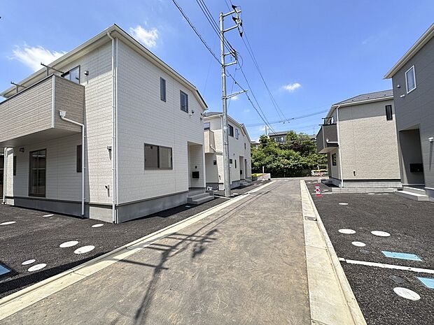 【前面道路】車の通行が少ないので、静かな住環境を維持することができます。