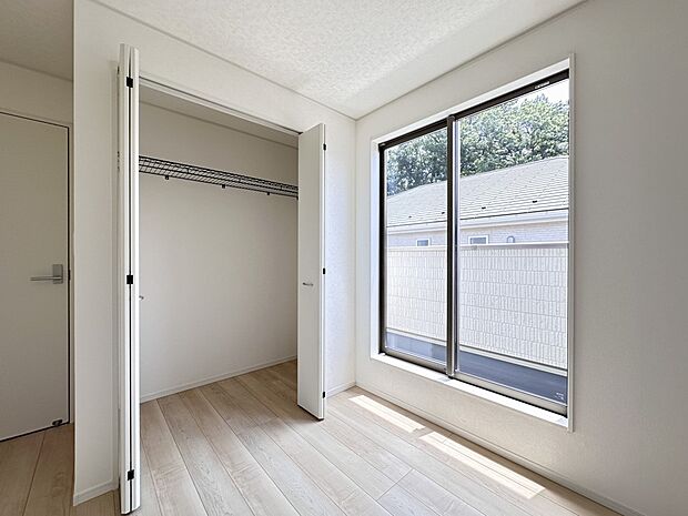 【洋室】充実した生活は伸びやかな居室空間から始まります。快適に・伸びやかに。心の潤いを求める方々へ。