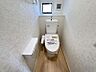 トイレ：【トイレ】いつも清潔なスペースであってほしいのが毎日使うトイレです。掃除がしやすいのはもちろん、落ち着けるスペースとして機能することも大切です。