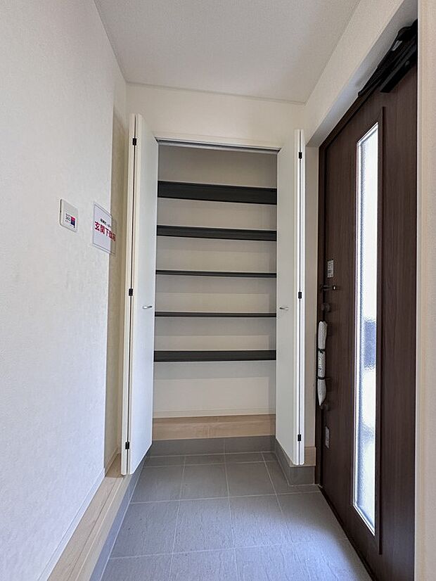 【収納】各部屋を最大限に広く使って頂ける様、全居住スペースに収納付。プライベートルームはゆったりと快適に。
