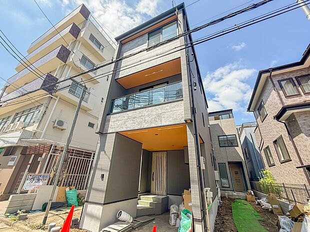 2号棟【外観】家は一生のお買物。自分ならではの家族ならではの、家にしたい。書斎を設ける。子どものプレイングルームを設ける。趣味のオーディオルームを設置する。夢を追うオンリーワンの家です。