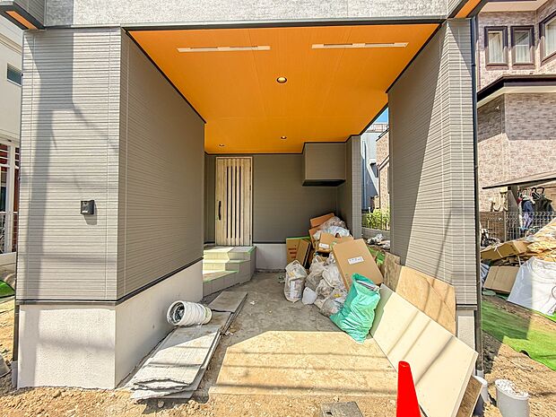 2号棟【駐車場】日々の暮らしにマイカーが必要。そんな方は物件の購入条件に駐車場は必須です。通勤に、家族のお迎えに、お買物に、おでかけに、クルマライフを楽しみたい方に。