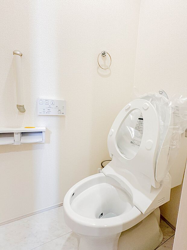 【トイレ】いつも清潔なスペースであってほしいのが毎日使うトイレです。掃除がしやすいのはもちろん、落ち着けるスペースとして機能することも大切です。