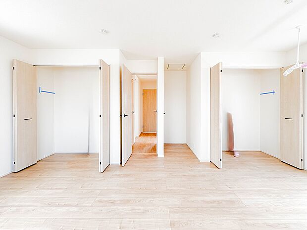 【収納】各部屋を最大限に広く使って頂ける様、全居住スペースに収納付。プライベートルームはゆったりと快適に。