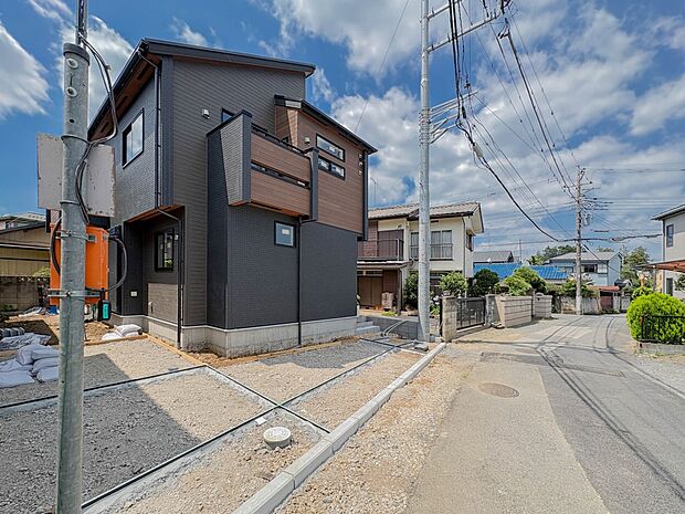 ここから始まる「日常」はご家族にとってかけがえのない時間となります。少しでも豊かに、快適に。そんな想いから本邸宅は生まれました。