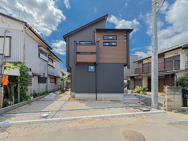 【外観】家族の温かさと陽光の暖かさ、楽しい毎日と明るい未来を予感させる「空間が織り成すひとつ先の住み心地」を演出します。