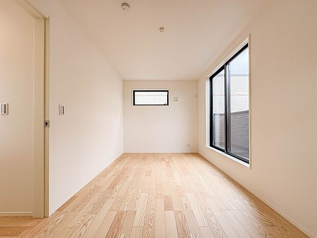 【寝室】シンプルな内装はおしゃれのポイントです。シンプルは華美より飽きがこないからです。色や模様でおしゃれ感をだす。それがシンプルイズビューティーです。