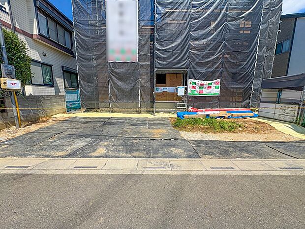 【駐車場】カースペース並列2台可／駐輪スペース。広々カースペースです。
