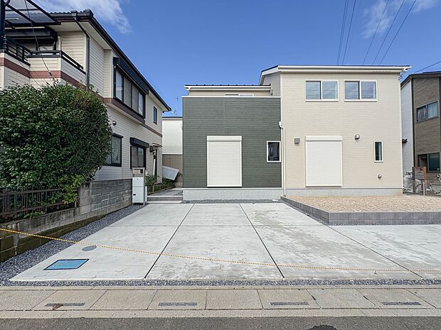 【駐車場】毎日の生活にマイカーが必須という方は、購入を検討する際、駐車場があることは大事な条件です。毎日の通勤や家族の送迎、買い物やお出かけなどクルマのある暮らしを満喫したい方は要チェック。…