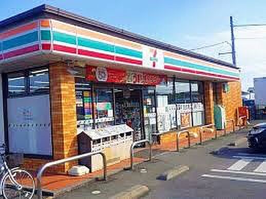 コンビニ 700m セブンイレブンさいたま中野林中郷店(セブンイレブンは近くて便利を掲げています。近くとは、心の近さ。便利とはモノが期待以上の品質でお客さまに届くこと。セブン銀行など新しいサ…