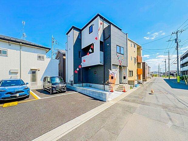 【外観】家族の温かさと陽光の暖かさ、楽しい毎日と明るい未来を予感させる「空間が織り成すひとつ先の住み心地」を演出します。