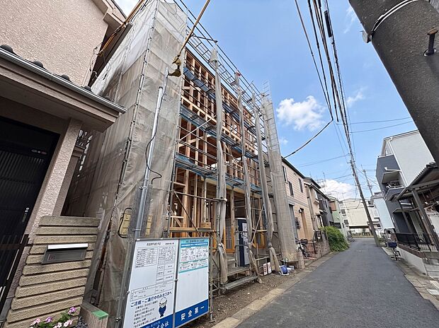 【外観】家族の温かさと陽光の暖かさ、楽しい毎日と明るい未来を予感させる「空間が織り成すひとつ先の住み心地」を演出します。