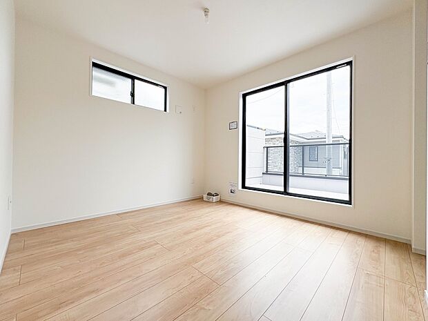 【寝室7.8帖】シンプルな内装はおしゃれのポイントです。シンプルは華美より飽きがこないからです。色や模様でおしゃれ感をだす。それがシンプルイズビューティーです。