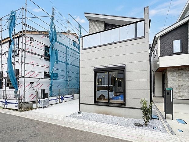 【2号棟外観】陽当りや通風性など各所に施された工夫で住みやすさを実現。部屋の大きさや周辺環境・街並など、資料には掲載していない情報が現地にはたくさんございます。是非ご確認下さい。