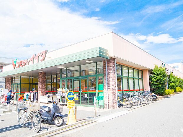 スーパー 800m コモディイイダ南浦和東口店(お客さま目線で発想する。私たちは東京、埼玉、千葉、茨城の一都三県に82店舗が展開する食品パーマーケット企業です。常に消費者サイドにたっていつも…