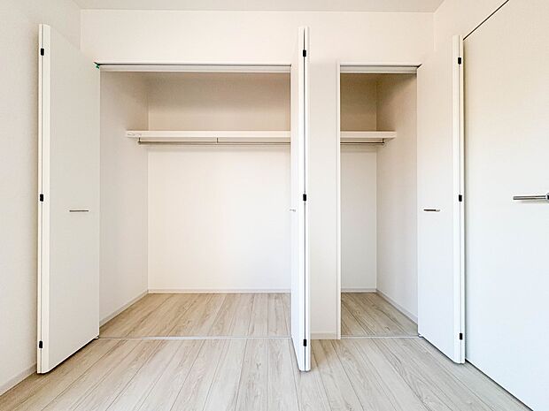【収納】各部屋を最大限に広く使って頂ける様、全居住スペースに収納付。プライベートルームはゆったりと快適に。