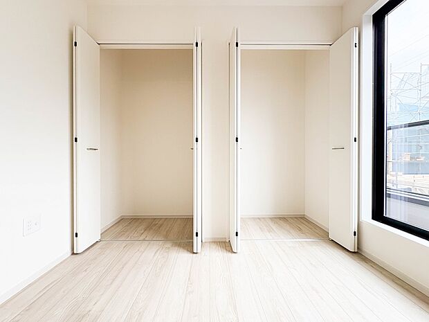 【収納】各部屋を最大限に広く使って頂ける様、全居住スペースに収納付。プライベートルームはゆったりと快適に。