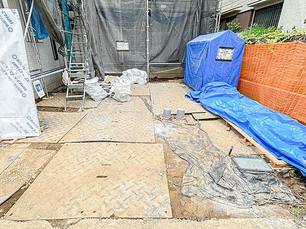 【駐車場】カースペース2台可。車が1台なら、来客用の駐車場や、駐輪スペースとしてご活用ください。