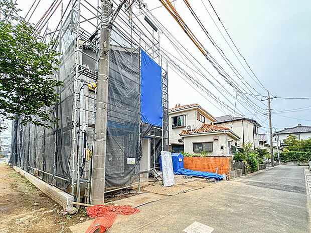 【駐車場】カースペース2台可/駐輪スペース。広々カースペースです。自転車、バイクなども置き場に困りません。