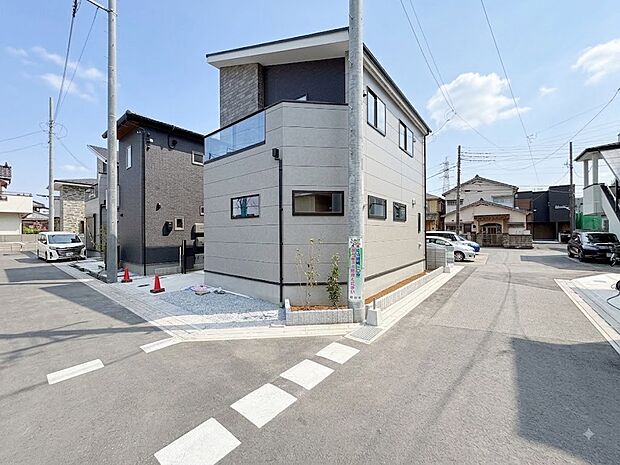 【2号棟外観】陽当りや通風性など各所に施された工夫で住みやすさを実現。部屋の大きさや周辺環境・街並など、資料には掲載していない情報が現地にはたくさんございます。是非ご確認下さい。